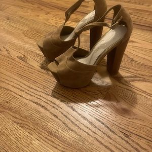 Jessica Simpson 70’s style heels